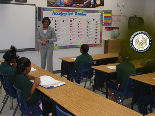 Rep. Rosalind Jones uses NCSL's "Your Ideas Count" materials with 5th grade students at  Madison James Foster Elementary School